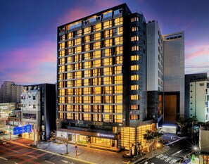 Exterior - Days Hotel by Wyndham Jeju Seogwipo Ocean (Seogwipo)