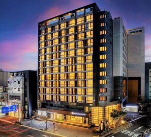 Exterior - Days Hotel by Wyndham Jeju Seogwipo Ocean (Seogwipo)