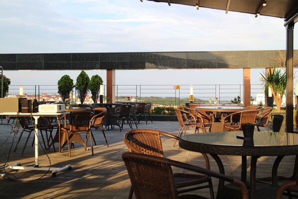 Terrace/patio - Days Hotel by Wyndham Jeju Seogwipo Ocean (Seogwipo)