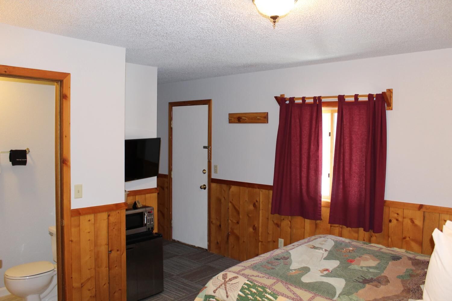 Economy Suite, 2 Bedrooms, Non Smoking, Kitchen | Bathroom | Free toiletries, hair dryer, towels, soap