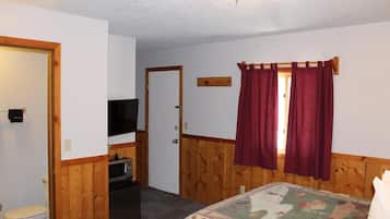 Economy Suite, 2 Bedrooms, Non Smoking, Kitchen | Bathroom | Free toiletries, hair dryer, towels, soap