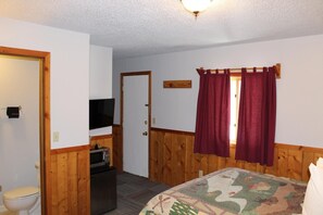Economy Suite, 2 Bedrooms, Non Smoking, Kitchen | Bathroom | Free toiletries, hair dryer, towels, soap - Alpine Motel (Cooke City)
