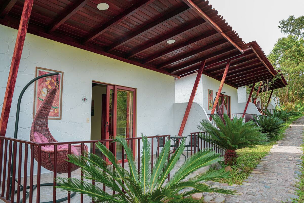 Deluxe Room, 1 King Bed, Lake View