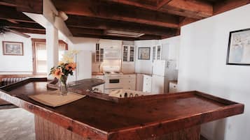 Cottage dành cho gia đình, 6 phòng ngủ | Bếp riêng | Tủ lạnh, lò vi sóng, dụng cụ pha cà phê/trà