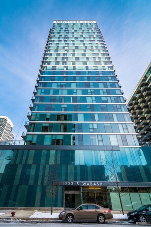 Front of property - Furnished Suites in South Loop Chicago (Chicago)