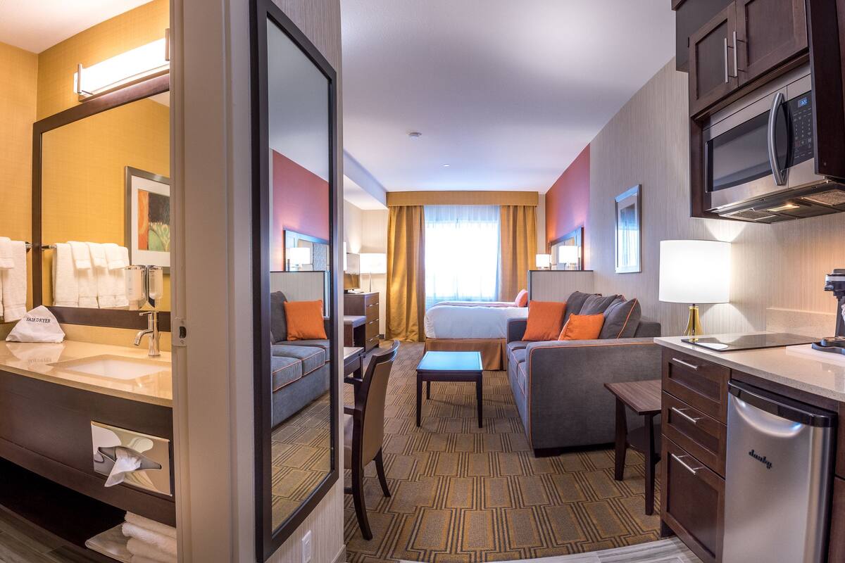 suite, multiple beds, non smoking, kitchenette | bathroom | shower, free toiletries, hair dryer, towels