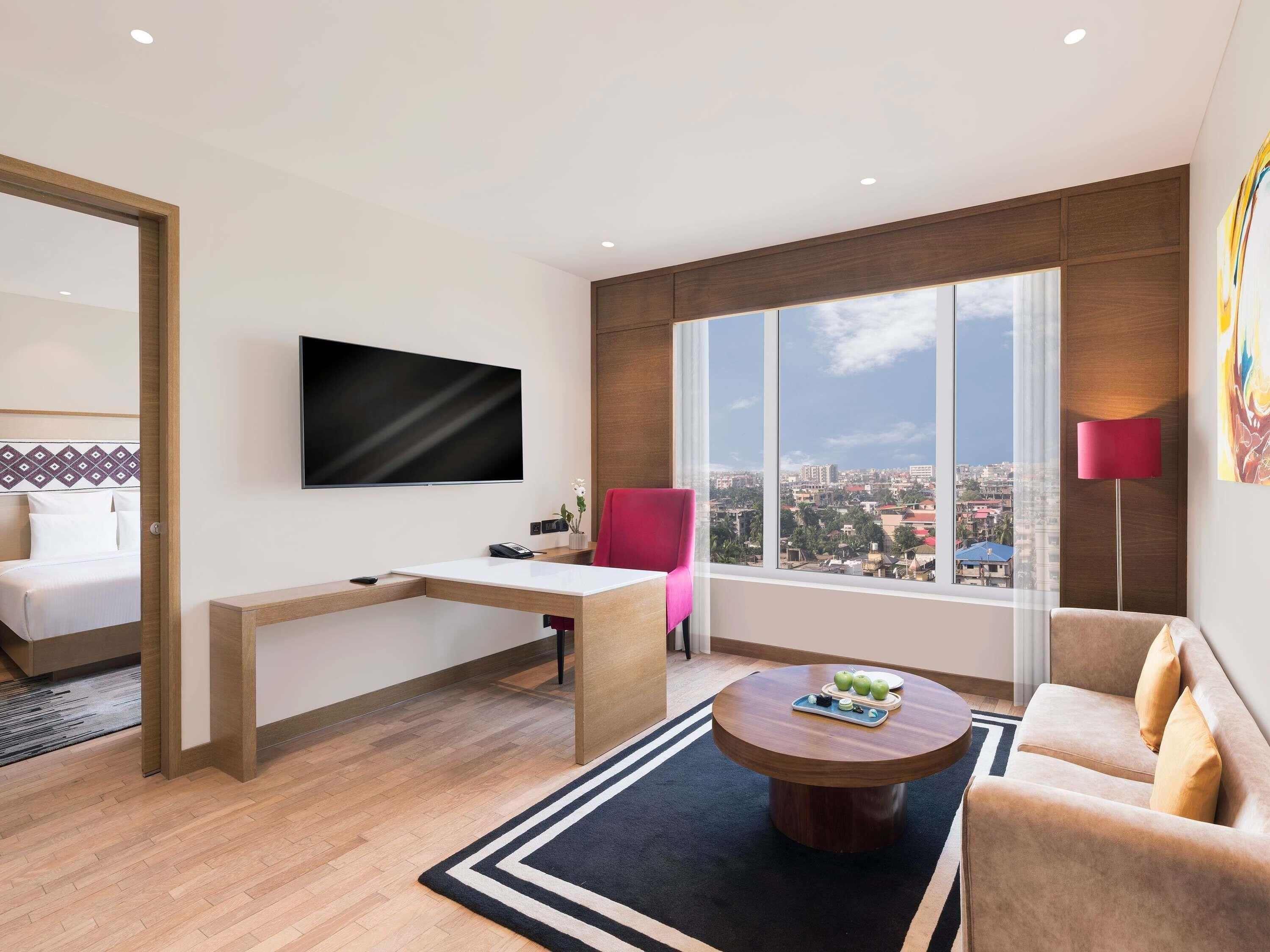 Suite ejecutiva, 1 cama matrimonial y sofá cama, vista a la ciudad | Caja de seguridad en la habitación y escritorio 