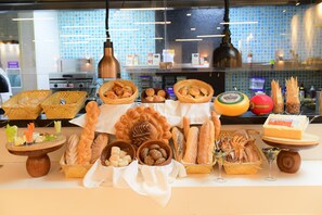 Frokostbuffé hver dag (mot et tillegg)