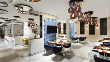 2 restaurants, breakfast, lunch served; local and international cuisine