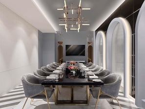 2 restaurants, breakfast, lunch served; local and international cuisine