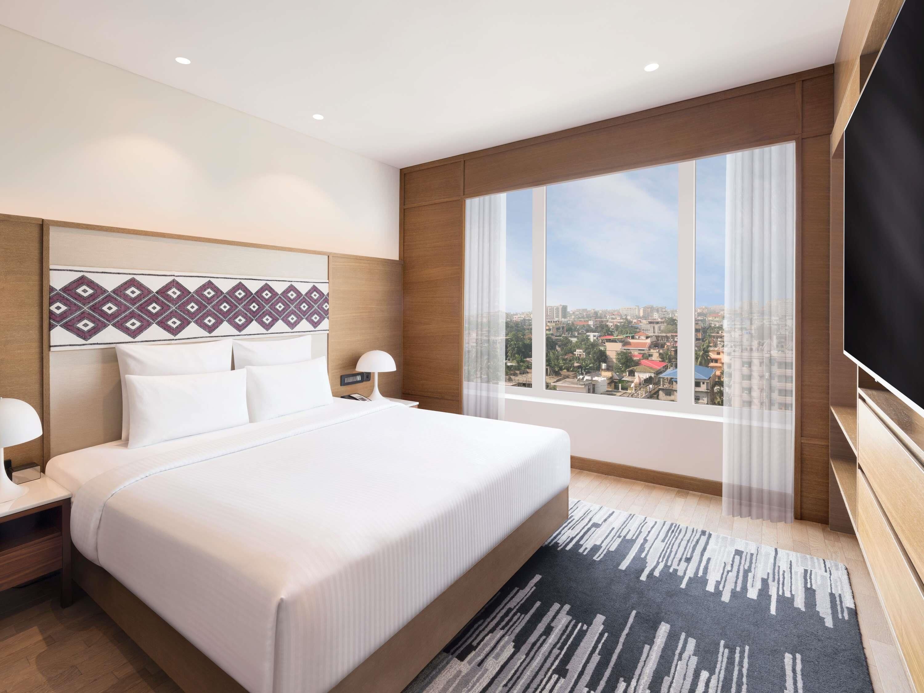 Minibar, in-room safe, desk, laptop workspace