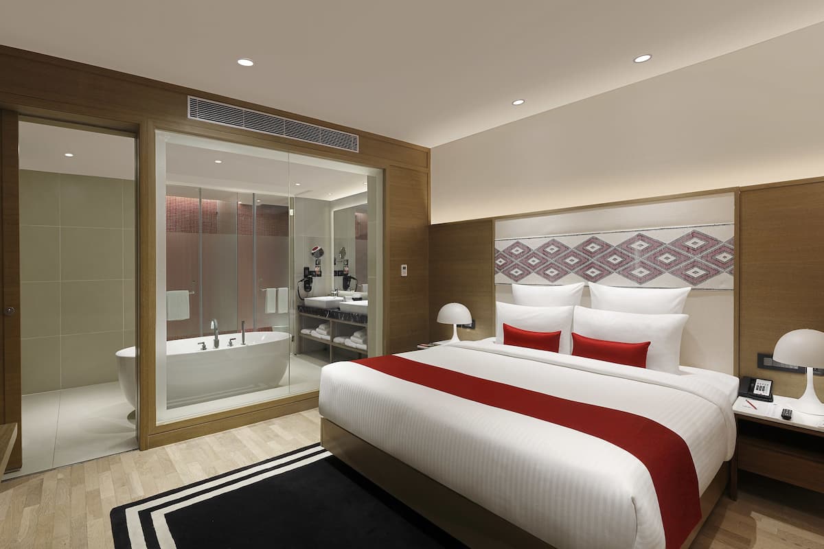 Superior suite, 1 tweepersoonsbed met slaapbank | 1 slaapkamer, een minibar, een kluis op de kamer, een bureau