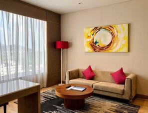 Superior Suite, 1 Double Bed with Sofa bed | Living room | Flat-screen TV