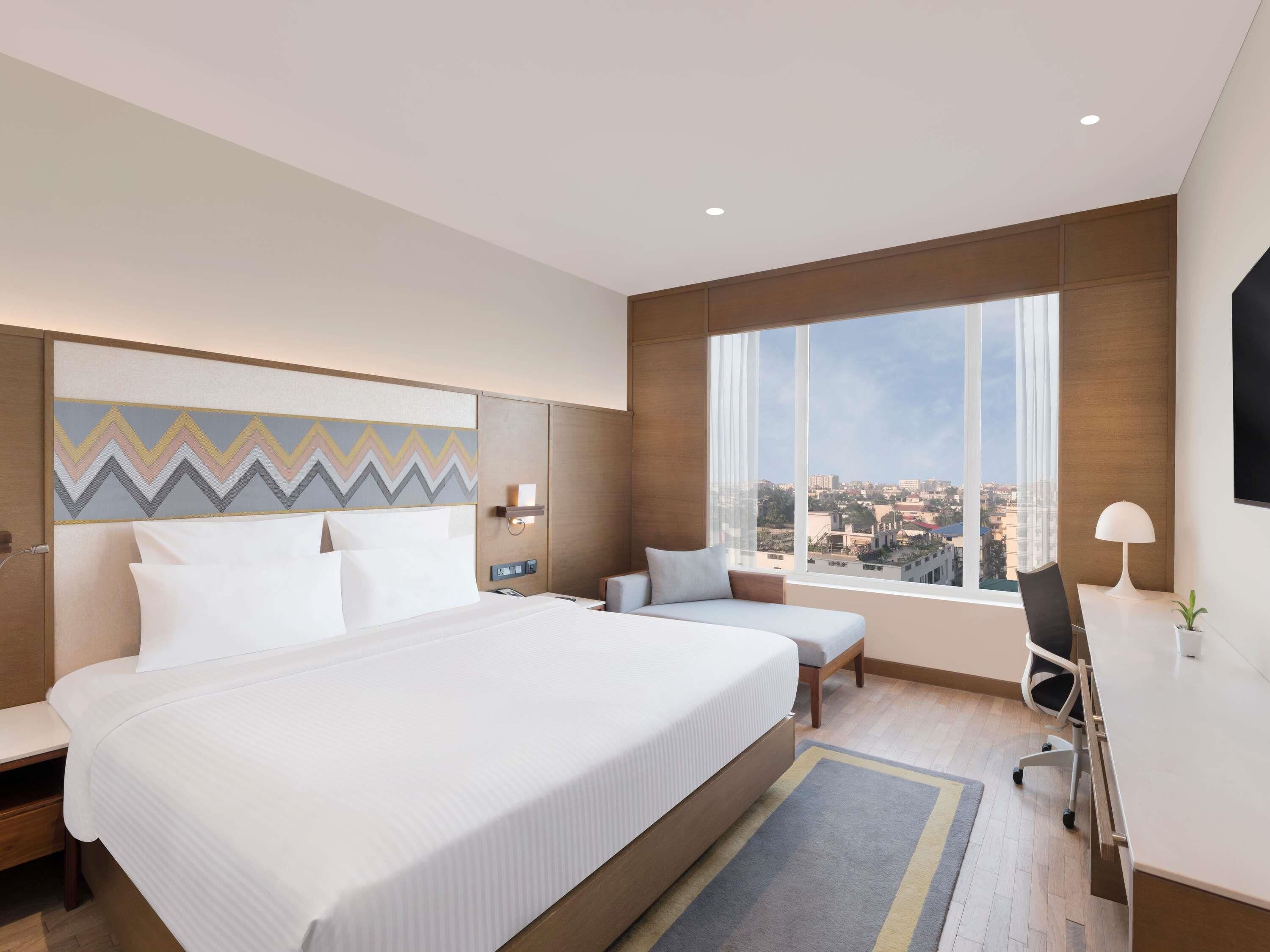 Minibar, in-room safe, desk, laptop workspace