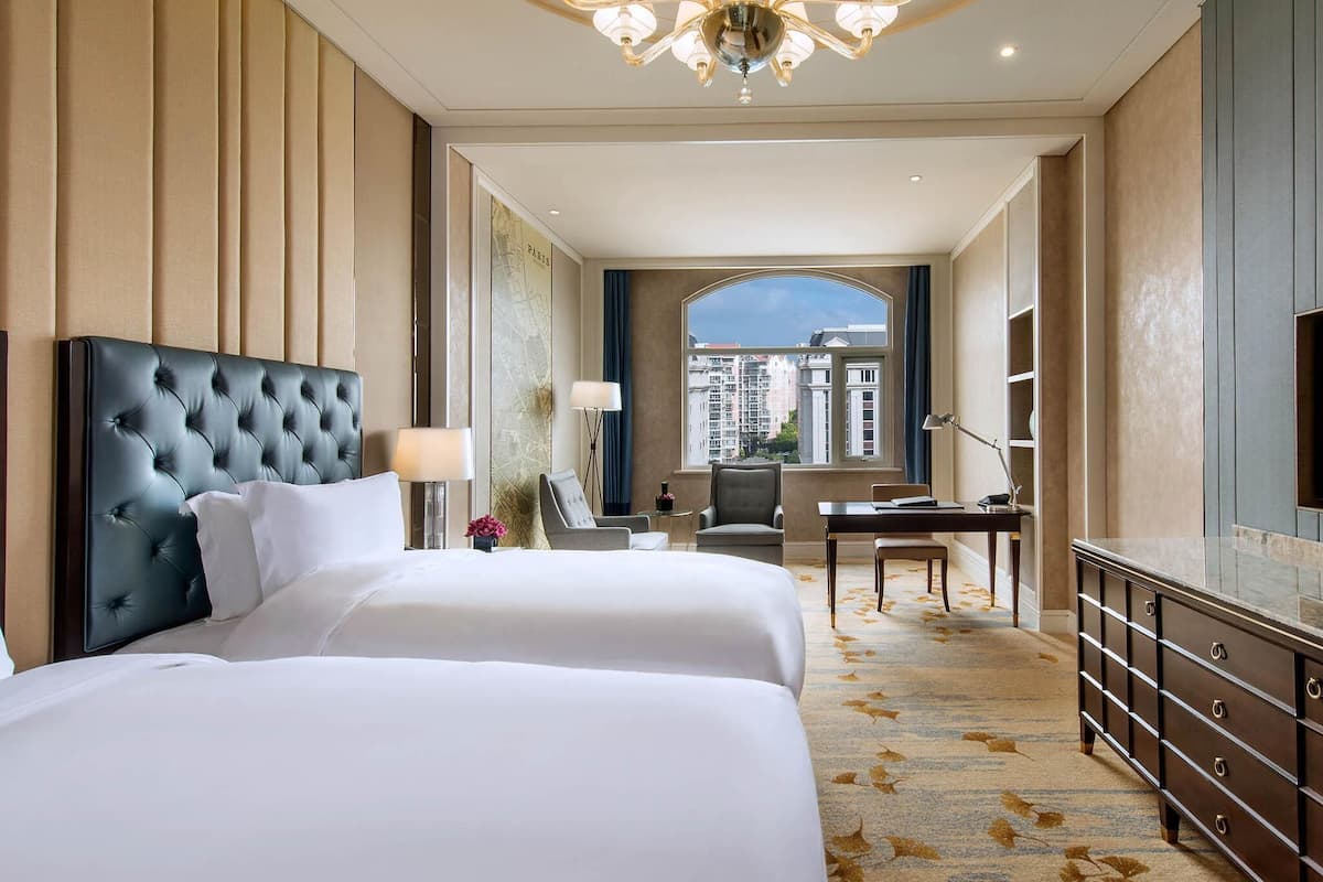 1 Schlafzimmer, hochwertige Bettwaren, Daunenbettdecken