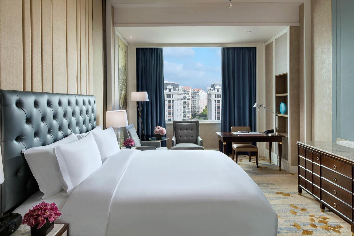 Superior Room, 1 King Bed | 1 bedroom, premium bedding, down comforters, Select Comfort beds