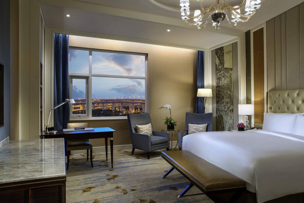 Junior Suite, 1 King Bed