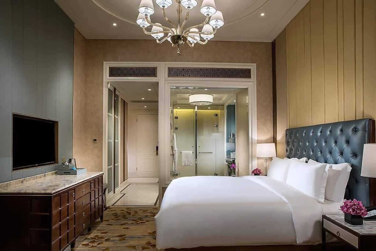 Luxury Room, 1 King Bed | 1 bedroom, premium bedding, down comforters, Select Comfort beds