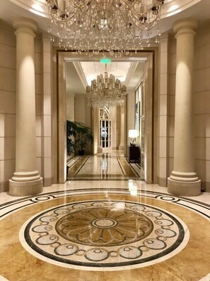 Club Suite, 1 King Bed, Club lounge access (Prestige) | Living area - Sofitel Shanghai Hongqiao (Shanghai)