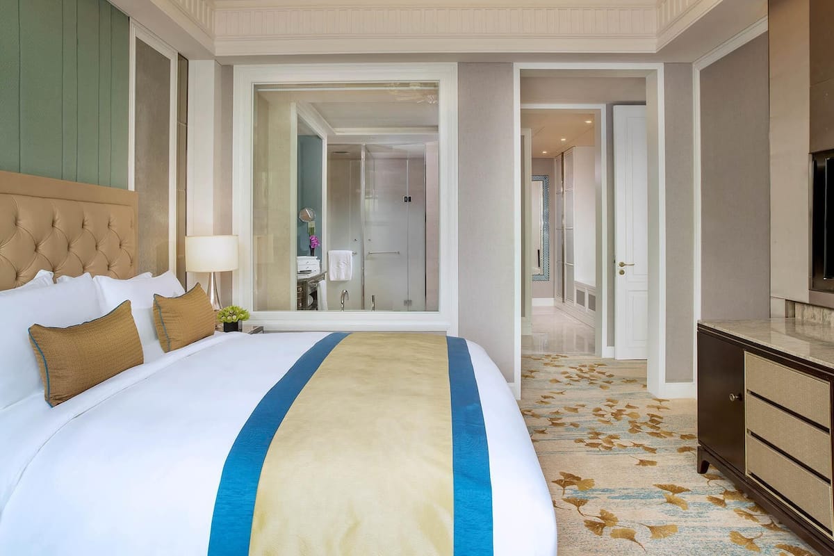 Superior Room, 1 King Bed, Club lounge access