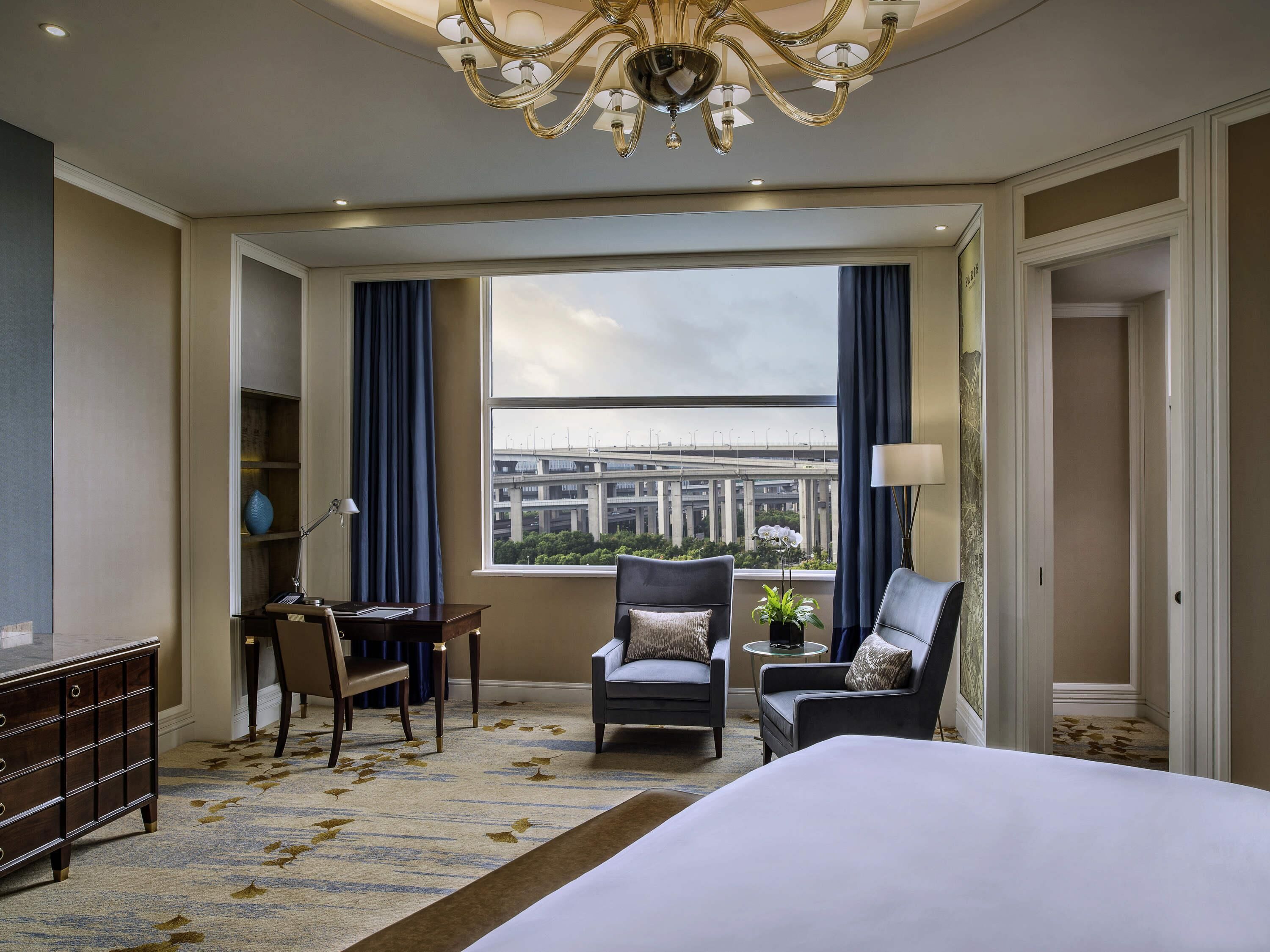 Juniorsvit - 1 kingsize-säng | 1 sovrum, sängtillbehör av högsta kvalitet och duntäcken