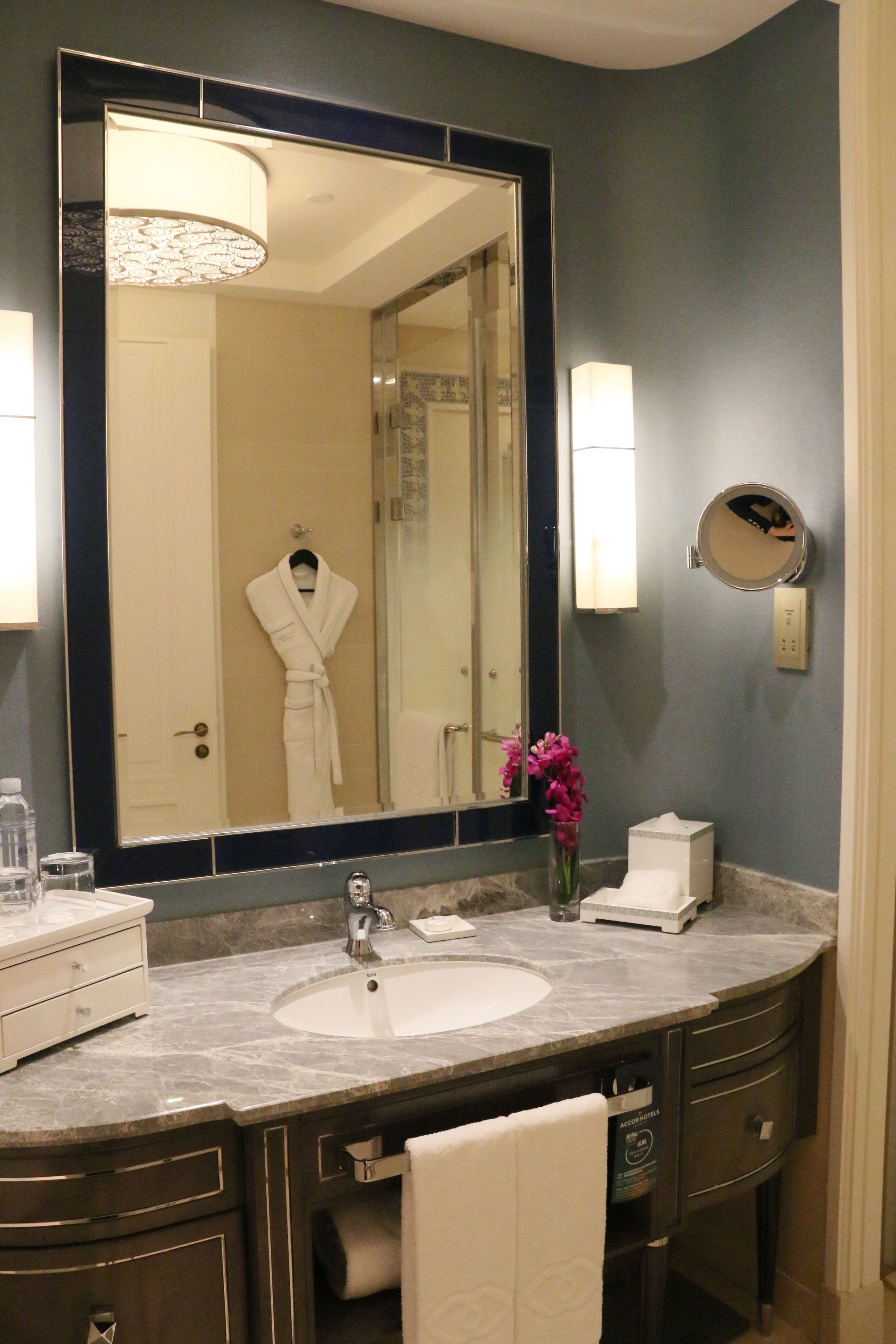 club suite, 1 king bed, club lounge access (prestige) | bathroom | separate bathtub and shower, designer toiletries, hair dryer, bathrobes