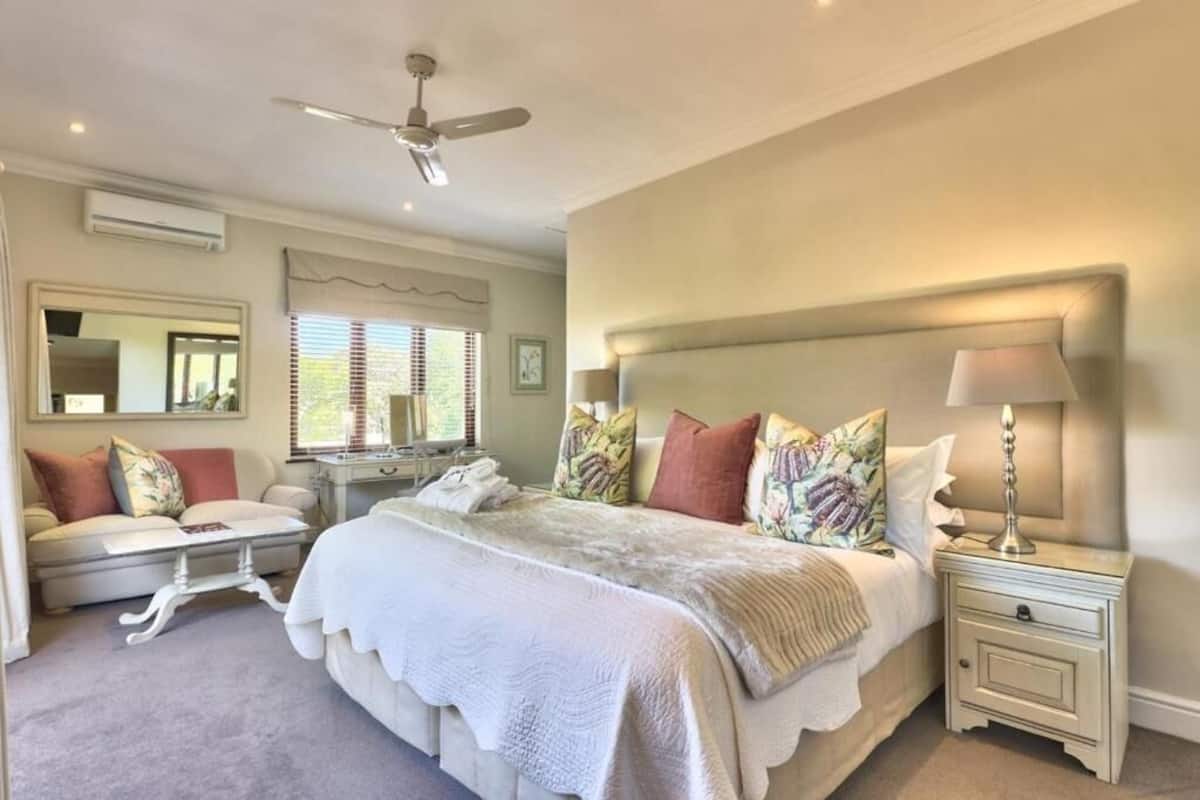 Deluxe kamer, 1 slaapkamer | 1 slaapkamer, een minibar, een kluis op de kamer
