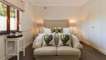 Deluxe Room 4 : Private Balcony | 1 bedroom, minibar, in-room safe, individually decorated