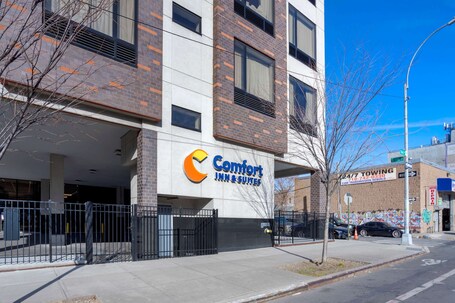 Comfort Inn Suites near Stadium - Image 45