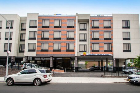 Comfort Inn Suites near Stadium - Image 27