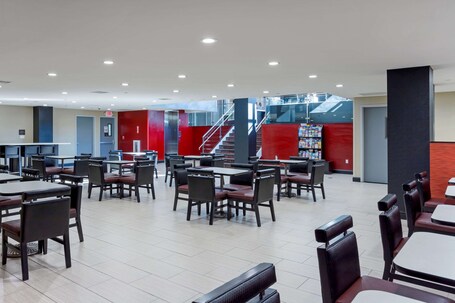 Comfort Inn Suites near Stadium - Image 52