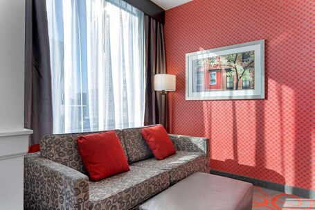 Comfort Inn Suites near Stadium - Image 40