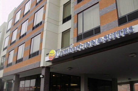 Comfort Inn Suites near Stadium - Image 15