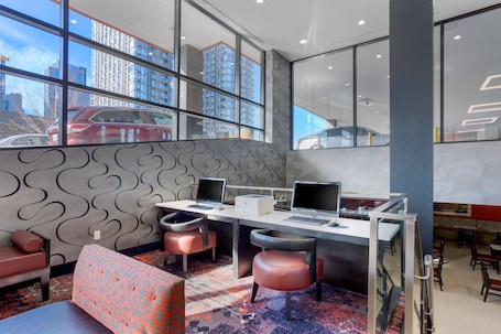 Business center. Comfort Inn & Suites near Stadium