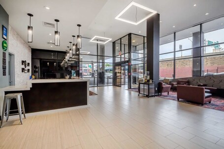 Comfort Inn Suites near Stadium - Image 12
