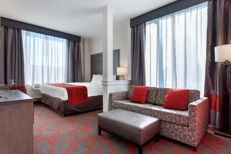 Comfort Inn Suites near Stadium - Image 4