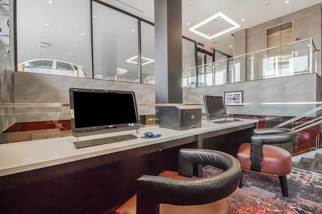 Business center. Comfort Inn & Suites near Stadium