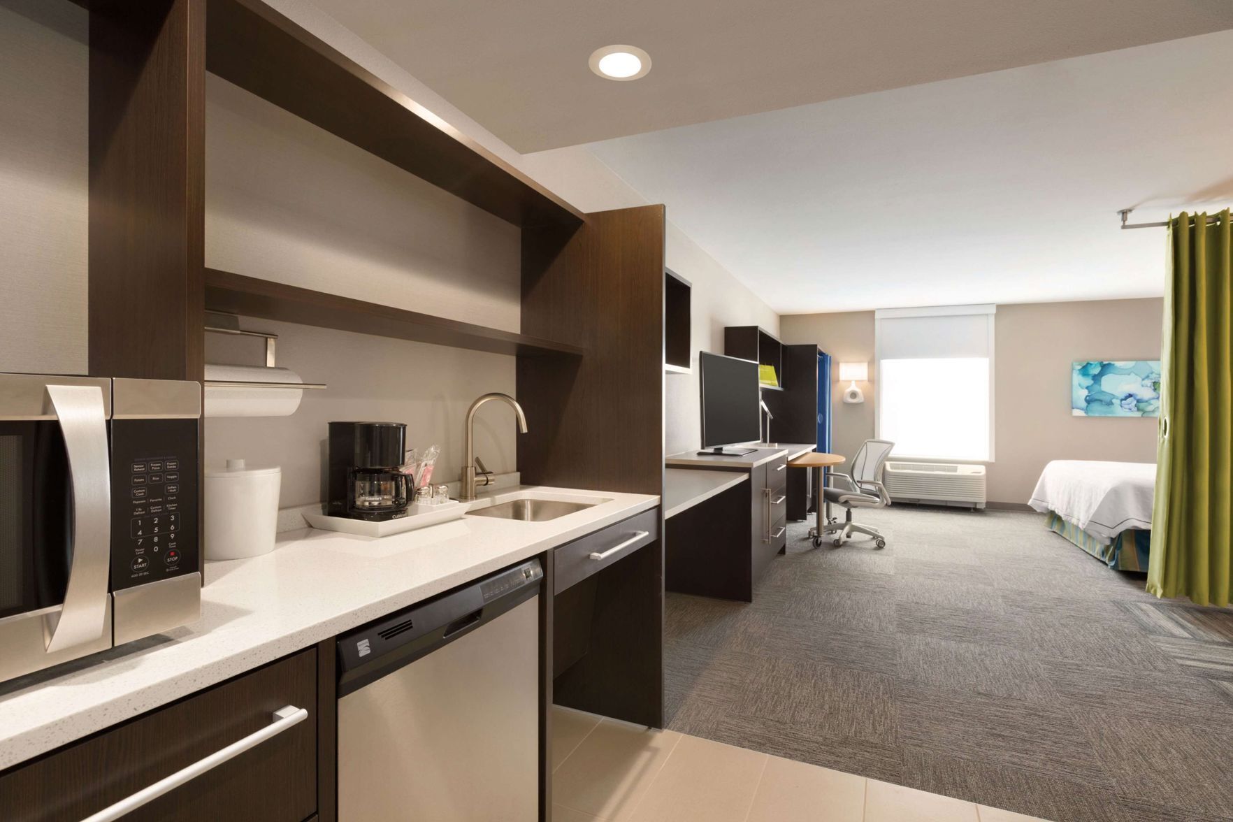 Private kitchen | Full-size fridge, microwave, dishwasher, coffee/tea maker