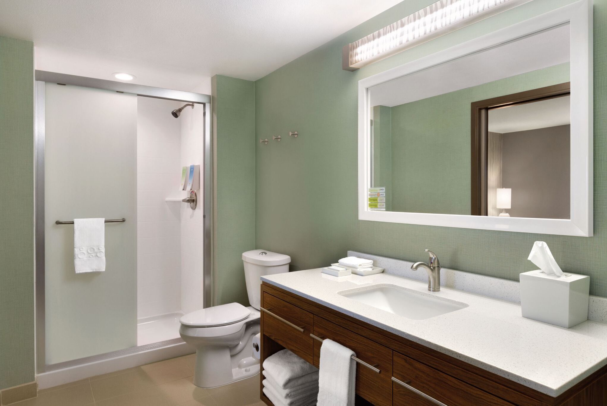 suite, 1 bedroom | bathroom | combined shower/bathtub, designer toiletries, hair dryer, towels