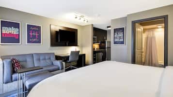 Caja fuerte, cortinas opacas, tabla de planchar con plancha