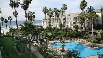 2 outdoor pools