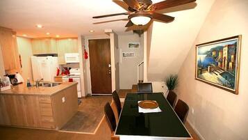 Apartment, 2 Bedrooms, Sea Facing | Living area | TV, fireplace, DVD player
