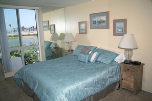 Apartment, 2 Schlafzimmer, Meerseite | 2 Schlafzimmer, Bügeleisen/Bügelbrett, kostenlose Babybetten