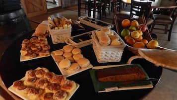 Breakfast, lunch, dinner served; international cuisine