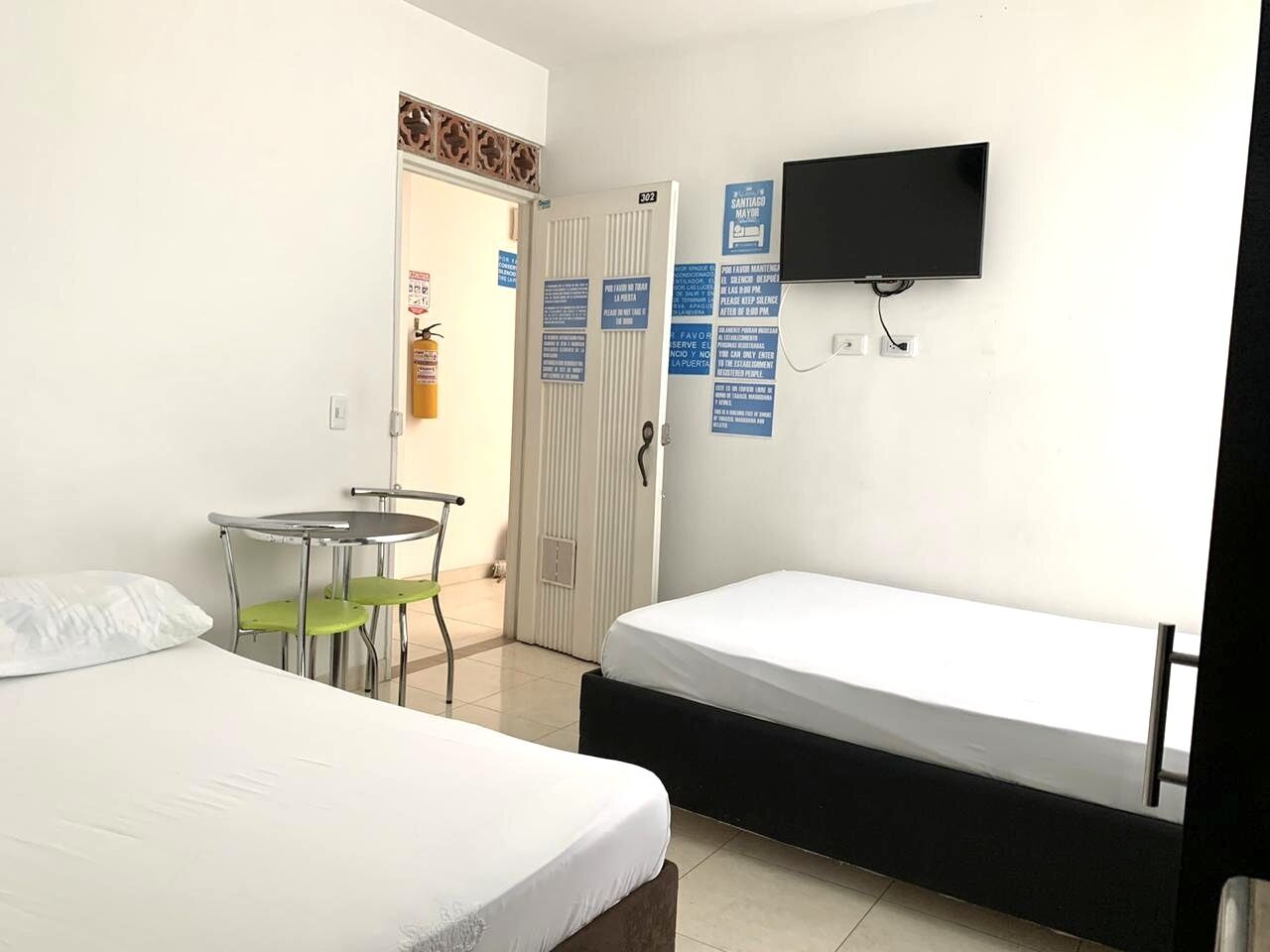 Quarto duplo família, cozinha americana | Individualmente mobiliados, escrivaninha