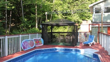 Outdoor pool, free pool cabanas, pool umbrellas