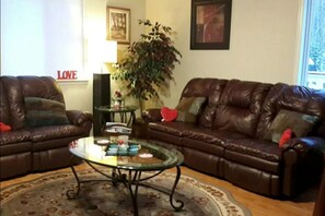 Interior entrance - 8 Acre Wood (Lake of Bays)