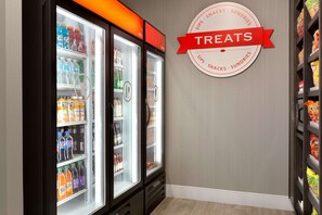Snack bar - Hampton Inn North Olmsted Cleveland Airport (North Olmsted)