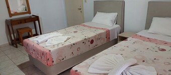 Amadeus Hawaii Studios Apts
