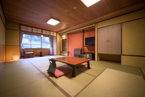 Traditional Room | Down comforters, in-room safe, desk, free WiFi - Matsushimaya Ryokan (Fukushima)